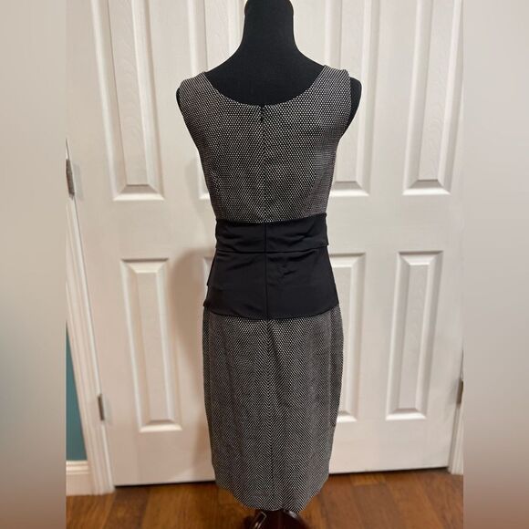 Akris Punto Black and White Wool Sheath Dress with Ruched Waist - Size 6 - Picture 2 of 4